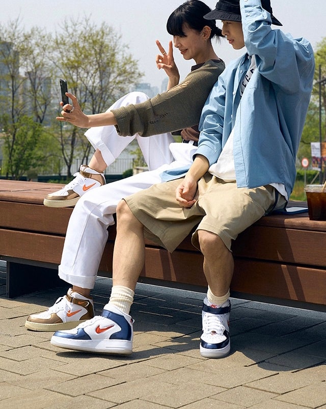 "나이키 신상" 나이키 에어포스 1 미드 QS 에일 브라운, 미드나잇 네이비 / 커플 운동화