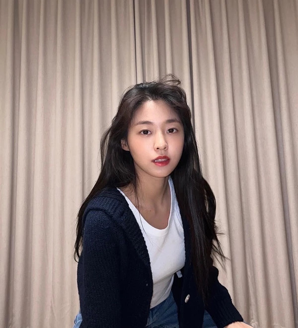 AOA 설현, '살인자의 쇼핑목록' 촬영 마친 후 경찰복 입고 자신의 시그니처 포즈 선보여 AOA 설현, '살인자의 쇼핑목록' 촬영 마친 후 경찰복 입고 자신의 시그니처 포즈 선보여