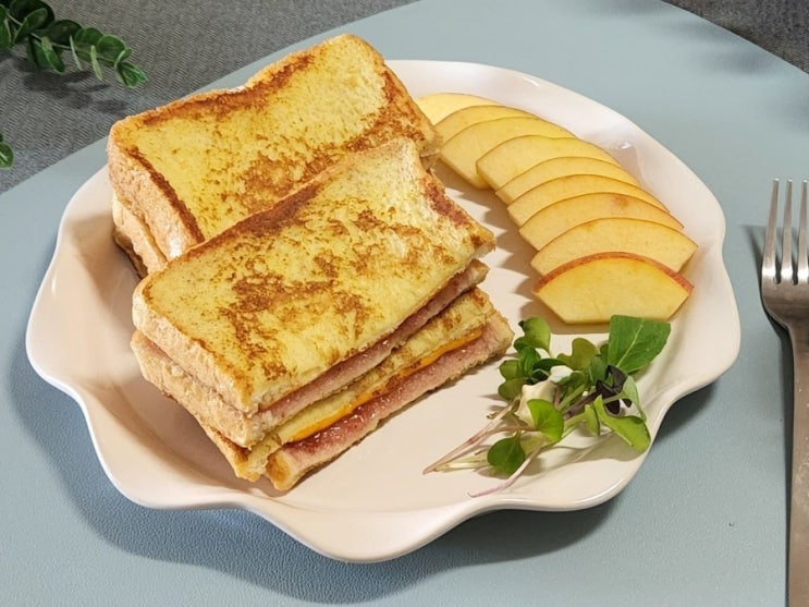 프렌치토스트 만들기 레시피 딸기잼 치즈 토스트 간단한 아침식사 메뉴