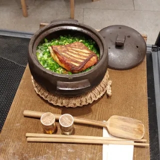  한암동 여의도 가족 특별한 도미솥밥 갈비수육  목뼈수육  특색 부모님 어버이날식사 메뉴