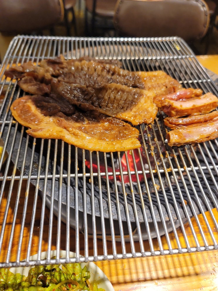  대구 돼지갈비 :: 넓은 매장에 많은 직원들이 수준 높은 서비스와 맛있게 고기를 구워주는 곳 수성구 들안길 맛집 서민 갈비 솔직 후기