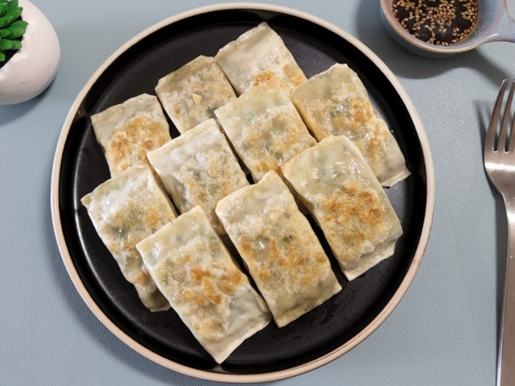  냉동만두 굽는법 납작만두 맛있게 굽는법 프라이팬 기름 안 틔게 만두 굽는 팁! 냉동만두 요리