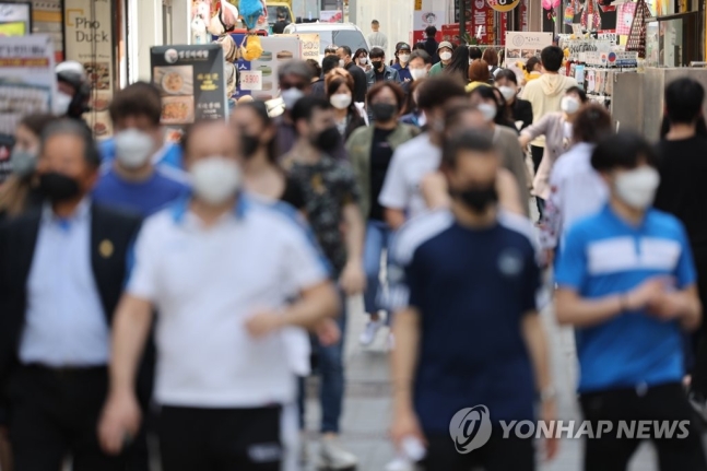 다음 주부터 야외 마스크 벗는다…정부, 내일 발표 가닥 다음 주부터 야외 마스크 벗는다…정부, 내일 발표 가닥