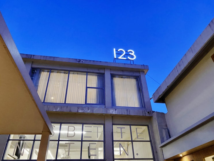  [마포/ 애오개역 카페] 도심 속 숨겨진 야외 테라스에서 즐기는 "스튜디오 123(studio 123)"