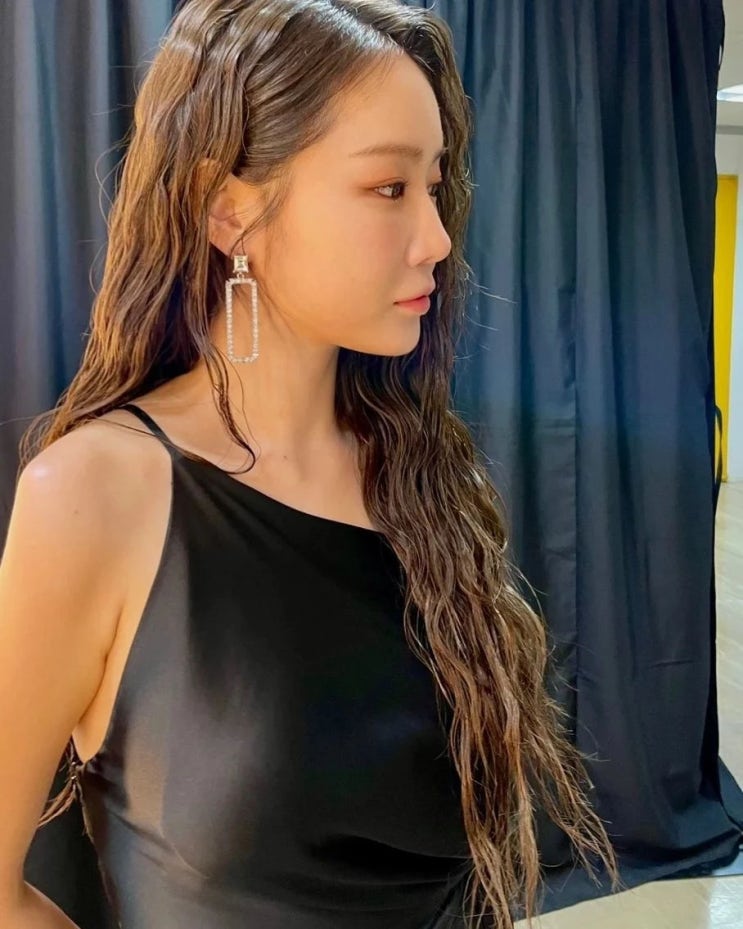 가수 소유 인스타, 파격적인 노출 없이도 아찔한 몸매...재킷 속에 아무것도 안 입었나? 가수 소유 인스타, 파격적인 노출 없이도 아찔한 몸매...재킷 속에 아무것도 안 입었나?
