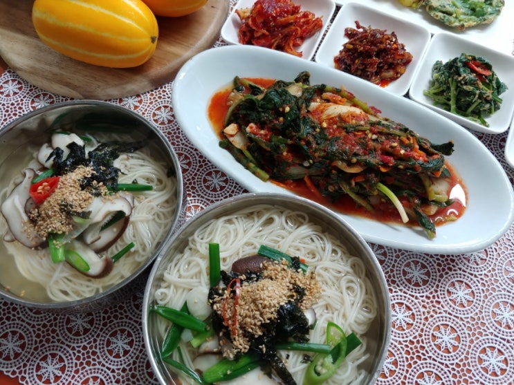  쉽고 간편하게 잔치국수 국물내는 법 (ft.착한상점 멸치 육수한알)