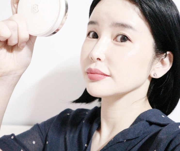 수분광채쿠션 더 후 공진향 설 미백 수분광 쿠션 광이 장난 아니네요 수분광채쿠션 더 후 공진향 설 미백 수분광 쿠션 광이 장난 아니네요