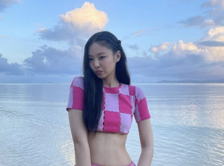 블랙핑크 제니·김채원·비비·키디비·공민지·애쉬비, 가슴 라인 드러나는 파격적인 언더붑 스타들 블랙핑크 제니·김채원·비비·키디비·공민지·애쉬비, 가슴 라인 드러나는 파격적인 언더붑 스타들