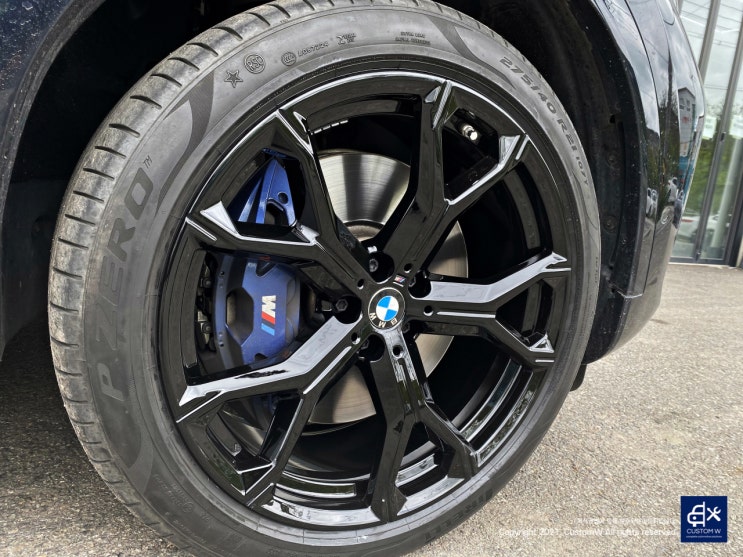 BMW X6 휠수리 후 블랙유광 휠도색