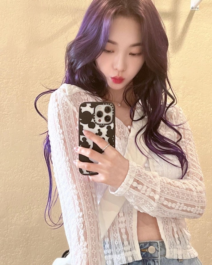 에스파 카리나 예쁨 가득한 근황, 군살 하나 없는 납작 배 드러내 감탄 유발 에스파 카리나 예쁨 가득한 근황, 군살 하나 없는 납작 배 드러내 감탄 유발
