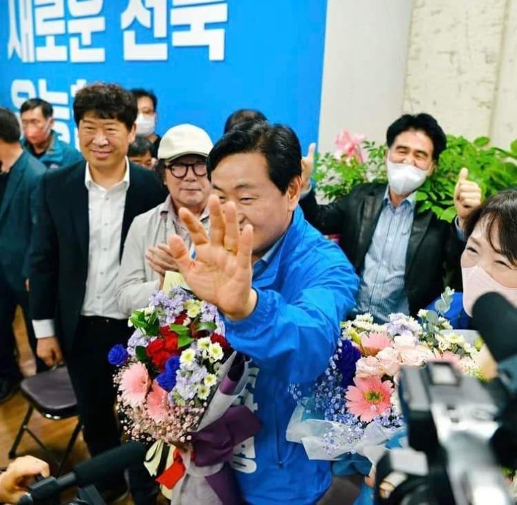 '김관영 <b>전북도지사 출마</b>선언 38일만에 민주당 후보결정... 