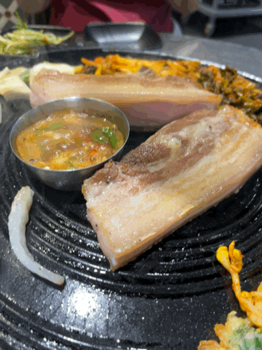  문정동 돈뜨락에서 솥뚜껑 삼겹살 먹었어요