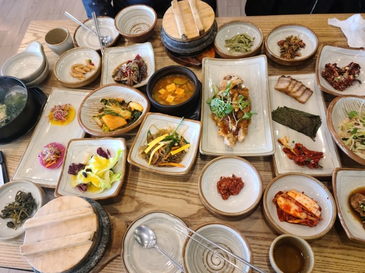 경기도 이천에서 이천쌀밥집 한정식 전문점 맛집인 [거궁] 입니다.