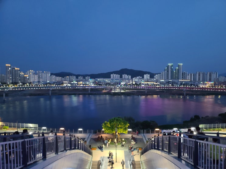  세종금강보행교 이응다리 낮과 밤 야경 주차장