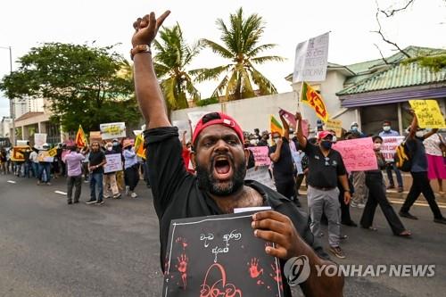 짙어진 지구촌 '워세션' 먹구름…"생계 타격 이어 굶주림 위기" 짙어진 지구촌 '워세션' 먹구름…"생계 타격 이어 굶주림 위기"