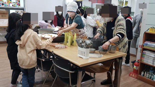 “쌀도 동났다”… 멈출 줄 모르는 물가 상승에 지역아동센터 ‘한숨’ “쌀도 동났다”… 멈출 줄 모르는 물가 상승에 지역아동센터 ‘한숨’