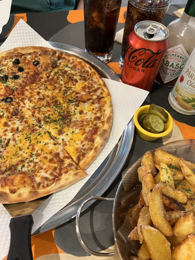  광교 엘리웨이 맛집 더부스, 피자가 맛있는 펍
