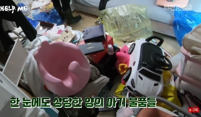 바퀴벌레 집서 아기 키운 母…"아동 학대" vs "치료 필요" 바퀴벌레 집서 아기 키운 母…"아동 학대" vs "치료 필요"