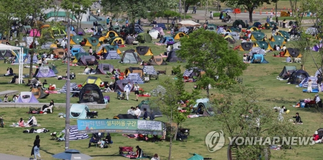 마스크 야외서는 벗는다…코로나19 재확산은 없을까