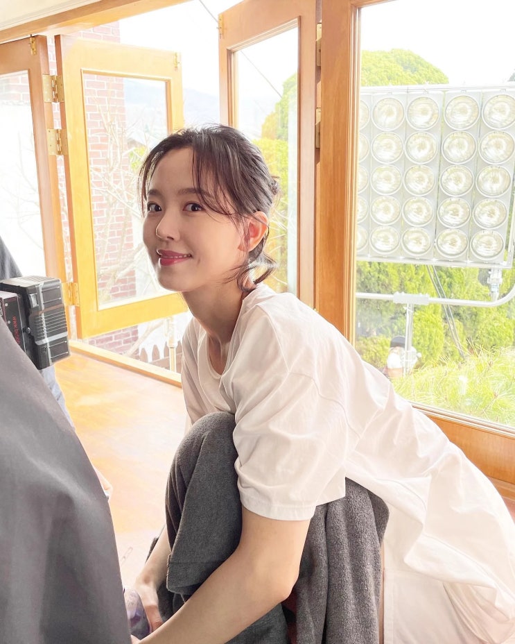 평소 강한나와 절친 사이로 유명한 아이유, 촬영장에 커피차 아이스크림차 2대나 선물로 보내 평소 강한나와 절친 사이로 유명한 아이유, 촬영장에 커피차 아이스크림차 2대나 선물로 보내