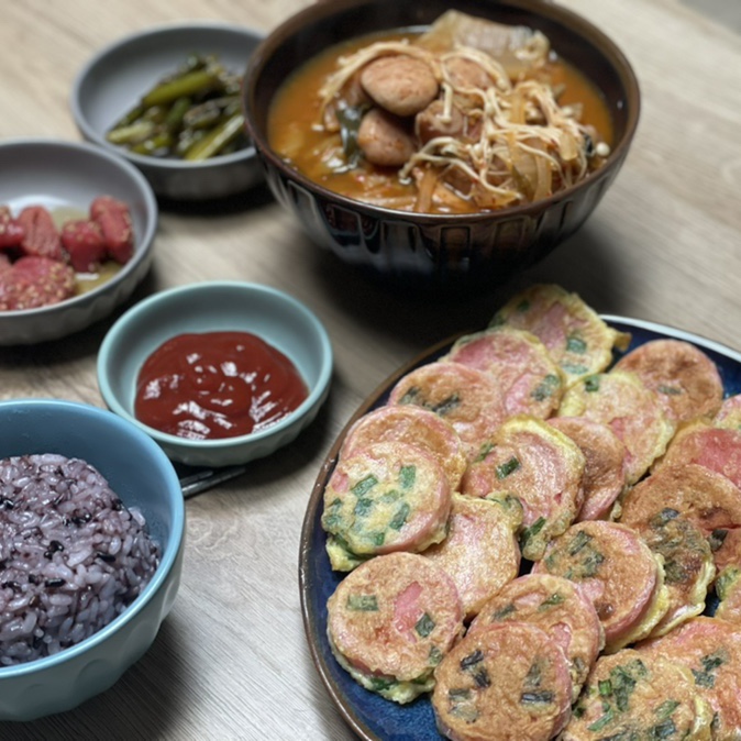  추억의 분홍소시지 사각팬에  맛있게 부치는방법