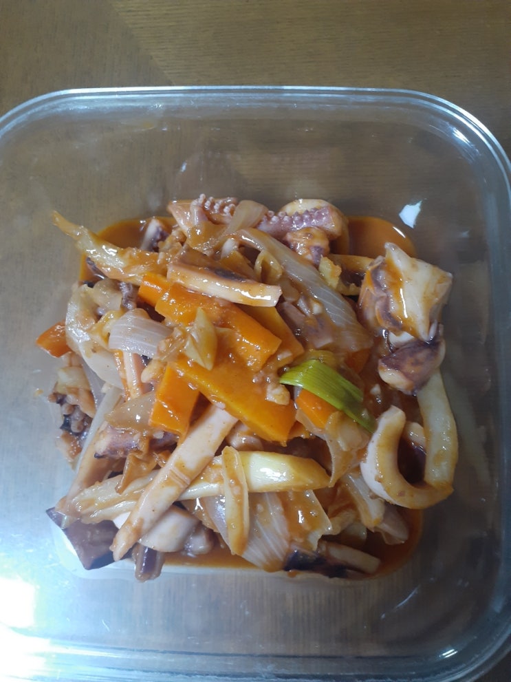 마늘장사 안녕 ㅜㅜ,유부초밥,오징어볶음,김치순두부