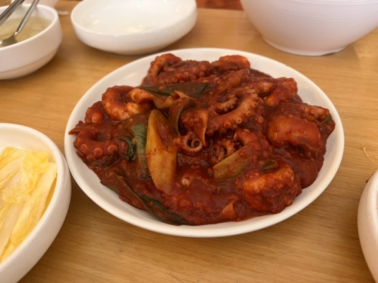  압구정 무교동 유정낙지 속이 빨개진다