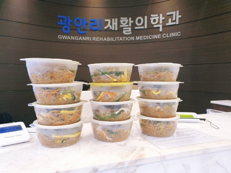  지난주 환자분들의 선물-원유로커피, 고품격커피 그리고 손수만든 잡채