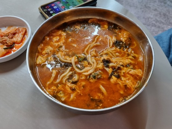 속초 해수욕장 근처 금이야옥이야의 장칼국수 속초 해수욕장 근처 금이야옥이야의 장칼국수