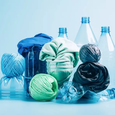 폴리에스터 – 플라스틱으로 만들어진다는 사실  알고 계셨나요?