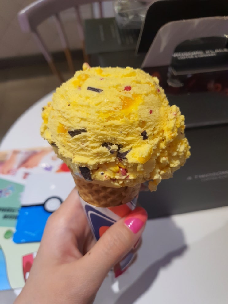  투썸 초코케이크도 사고 이것저것 했당 봄당근+33