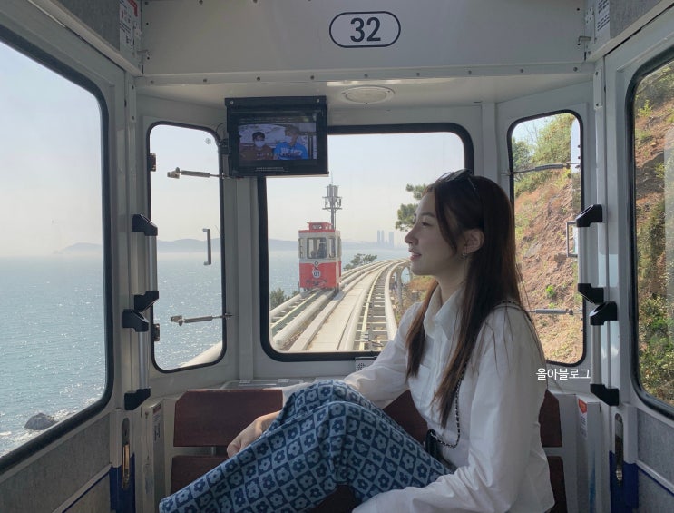  H&M 청바지 화이트셔츠 데일리룩 -22도,24도옷차림 (러브코드유,젠틀몬스터 선글라스, 샤넬)