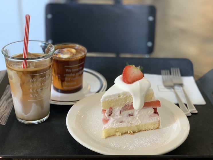  행궁동 콜링우드 :: 행궁동 카페, 커피 맛집, 딸기케이크
