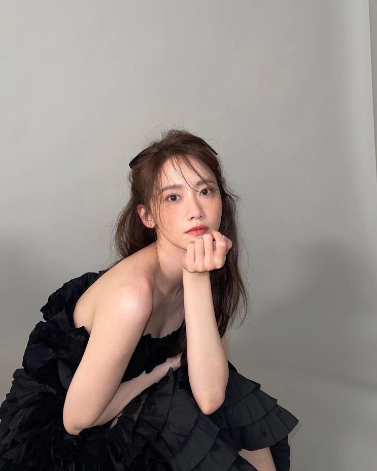 가수 겸 배우 윤아, 20년 전 연습생으로 SM엔터테인먼트에 입사 해 '부장님' 칭호 가수 겸 배우 윤아, 20년 전 연습생으로 SM엔터테인먼트에 입사 해 '부장님' 칭호