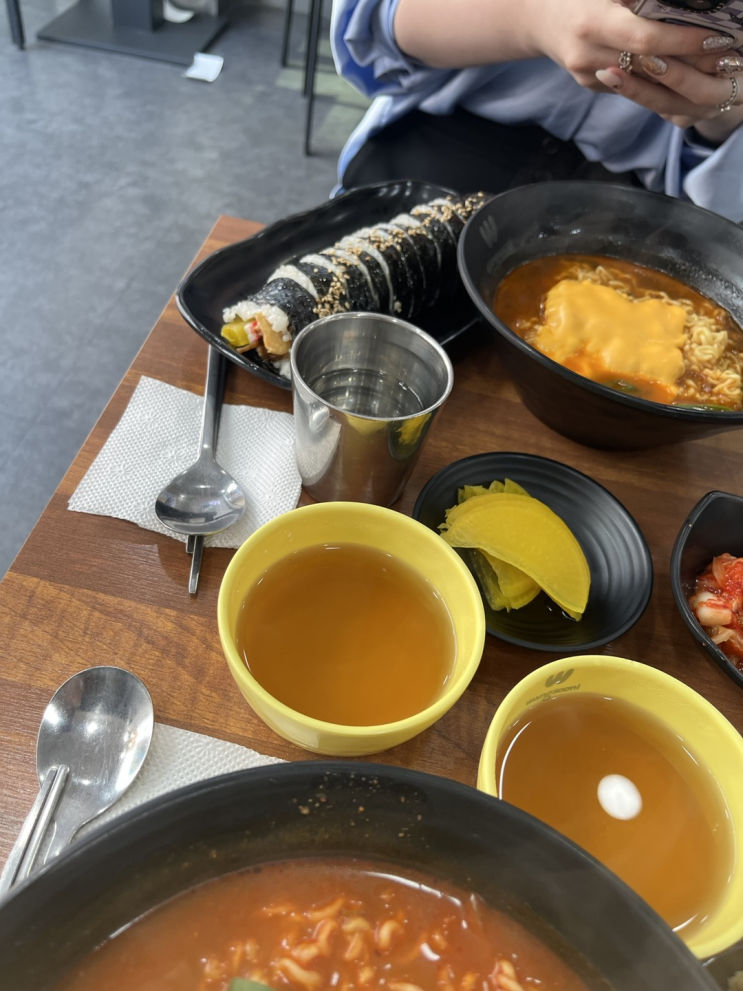 일산김밥더블유 /  해물라면제일마싯음 ..! 해장~