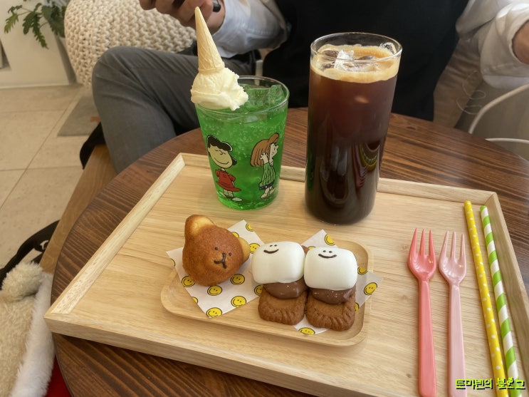  광안리 카페 무드모어 키치한 감성