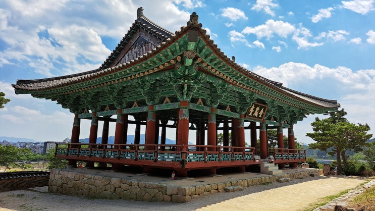  금장대, 특히 5월에 가볼만한 이유는?