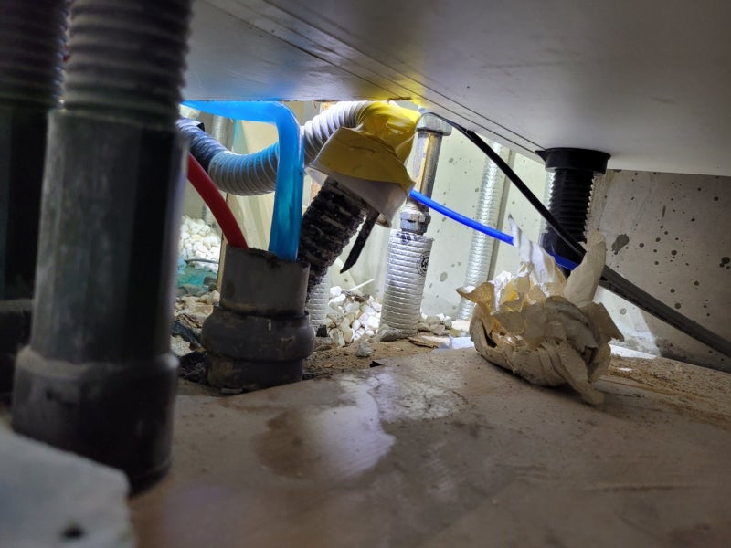 오산 배수관이 막혀 싱크대 물이 배수되지 않고 역류할 때 해결방법은 무엇인가요?