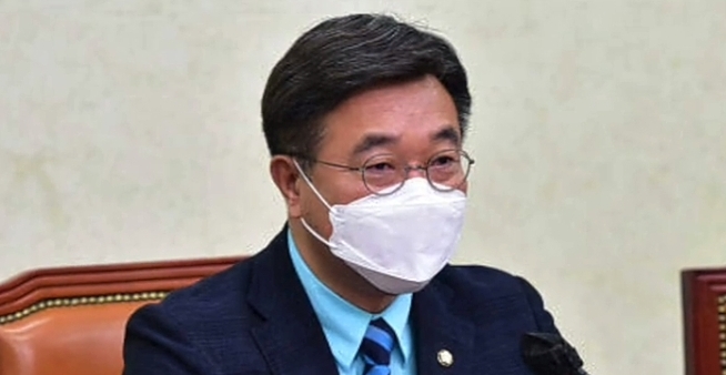 딸의 수상한 스펙쌓기" <b>윤호중</b>, 한동훈 비번열고 <b>청문회</b> 나와라!