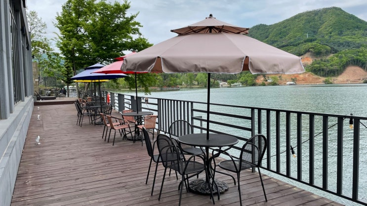 [가평설악/카페] 식후 카페를 찾으신다면? 야외 테라스가 있는 강과 산이 보이는 카페