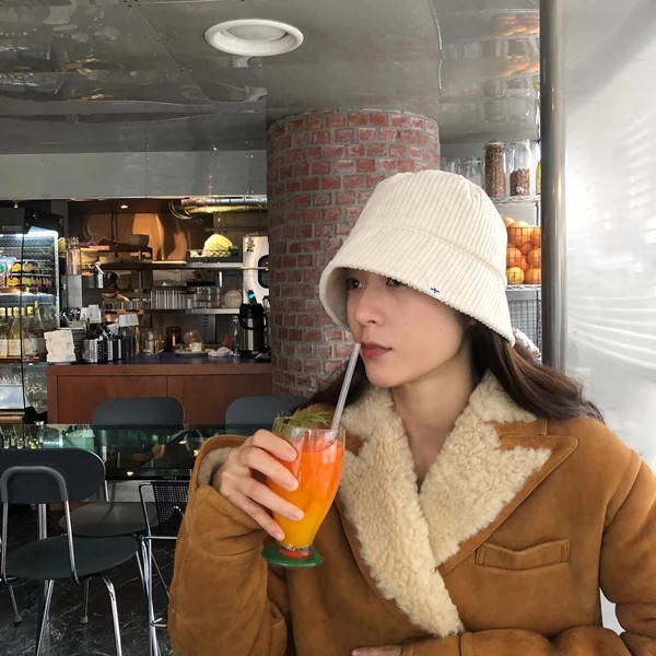 f(x) 멤버 정수정(크리스탈), 12년 전 활동 당시 사진 게재하며 고(故) 설리에 대한 그리움 드러내 f(x) 멤버 정수정(크리스탈), 12년 전 활동 당시 사진 게재하며 고(故) 설리에 대한 그리움 드러내