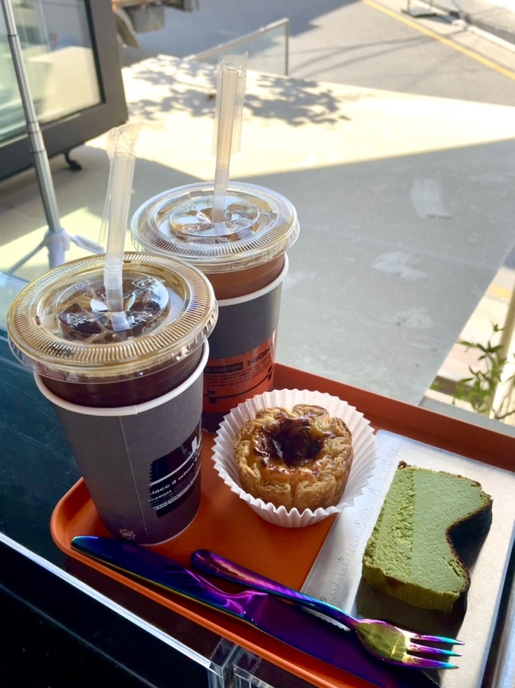  신사동: 힙한 가로수길 따끈따끈 디저트 맛집 - 로우앤하이