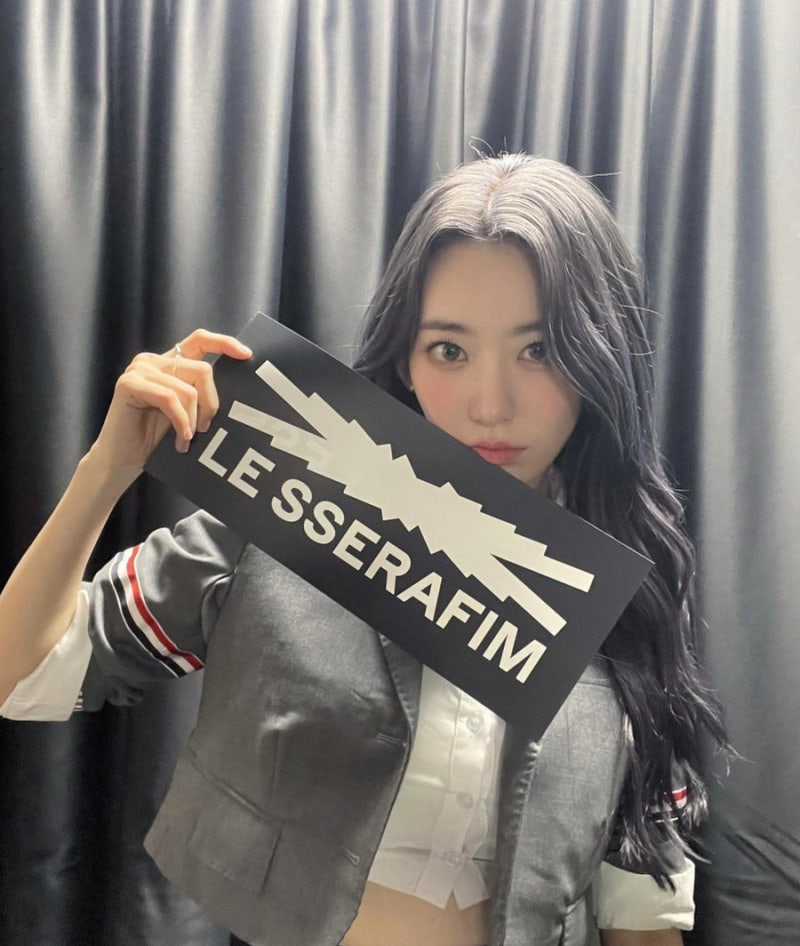 LE SSERAFIM Sakura's Personal Instagram Photos as Phone Wallpapers