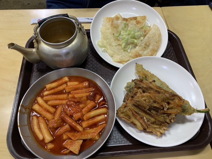 초등아이와 함께 대구 여행 1일차! 서문시장 "김민경의 섹시한 떡볶이 꼬마김밥" 에서 납작만두, 떡볶이, 튀김, 슬러시 먹기 초등아이와 함께 대구 여행 1일차! 서문시장 "김민경의 섹시한 떡볶이 꼬마김밥" 에서 납작만두, 떡볶이, 튀김, 슬러시 먹기