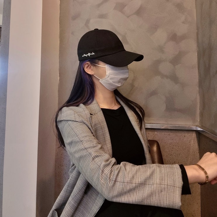 돈포겟미 여자볼캡 블랙컬러에 기본템은 요고! 돈포겟미 여자볼캡 블랙컬러에 기본템은 요고!