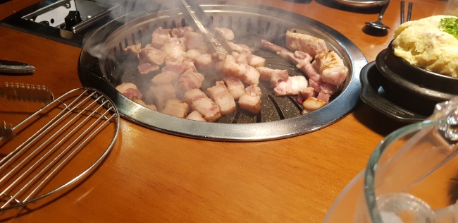 범계역 안양 평촌 맛집 고집132 고기구워주는 음식점 삼겹살 목살 회식 후기