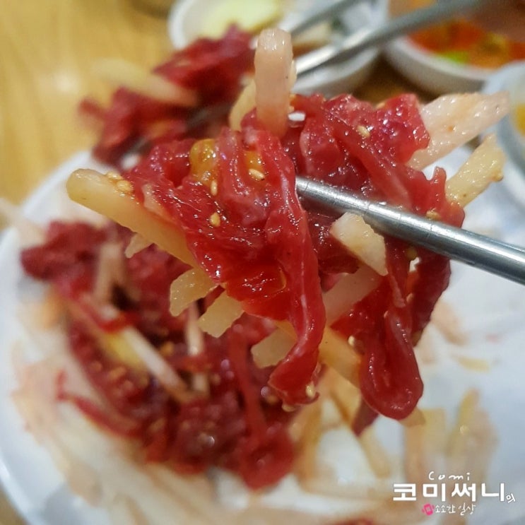 광장시장 순희네 빈대떡 육회 포함된 세트 메뉴에 막걸리 한 잔!(원조 순희네 육회 빈대떡) 광장시장 순희네 빈대떡 육회 포함된 세트 메뉴에 막걸리 한 잔!(원조 순희네 육회 빈대떡)