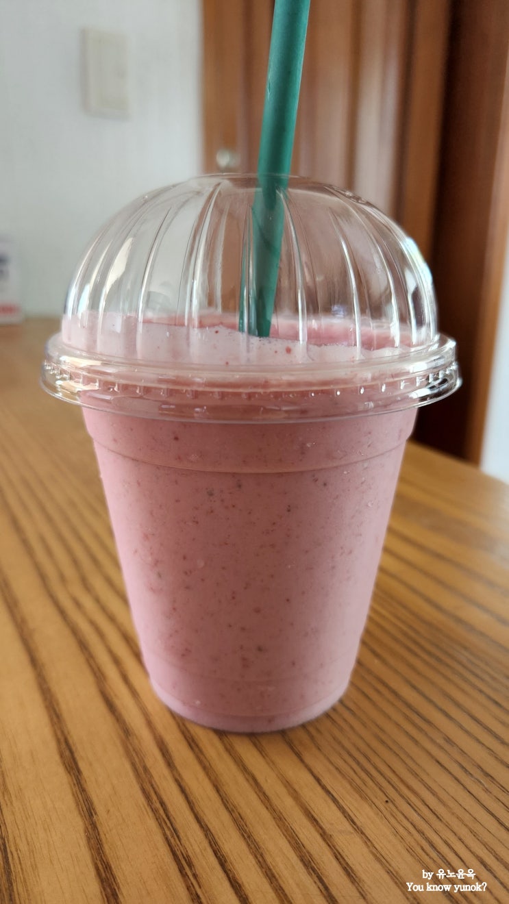  초여름 냉동딸기 스무디 맛있게 먹기
