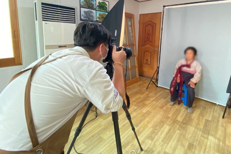  충북비즈니스고 학생들 , 어르신 영정사진 무료 촬영 봉사