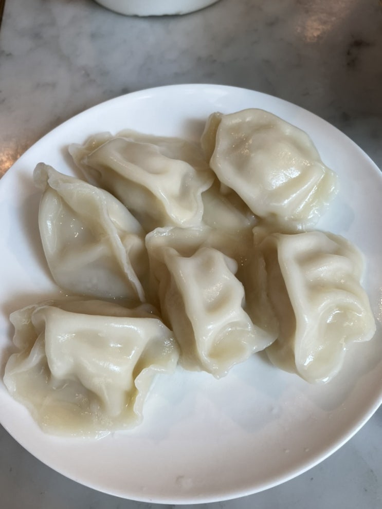  신사 가로수길: 삼치만두 딤섬맛집 - 삼창교자 